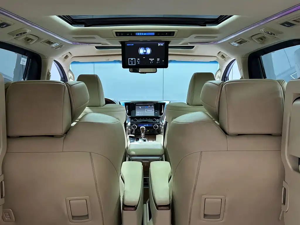 Toyota Alphard — фото 33