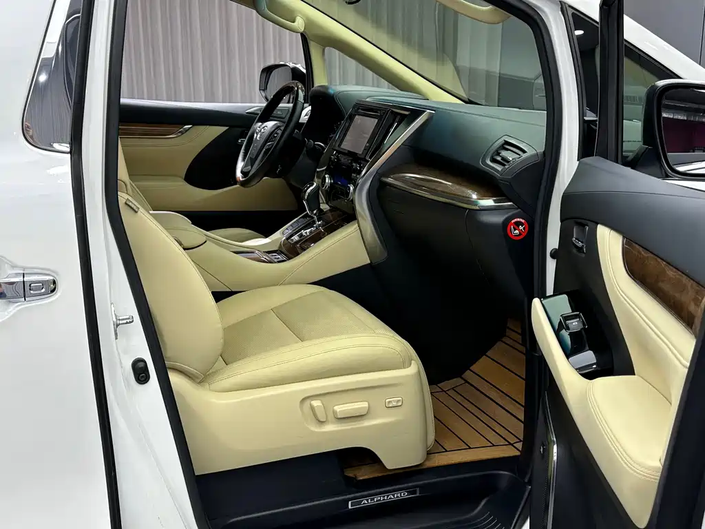 Toyota Alphard — фото 38