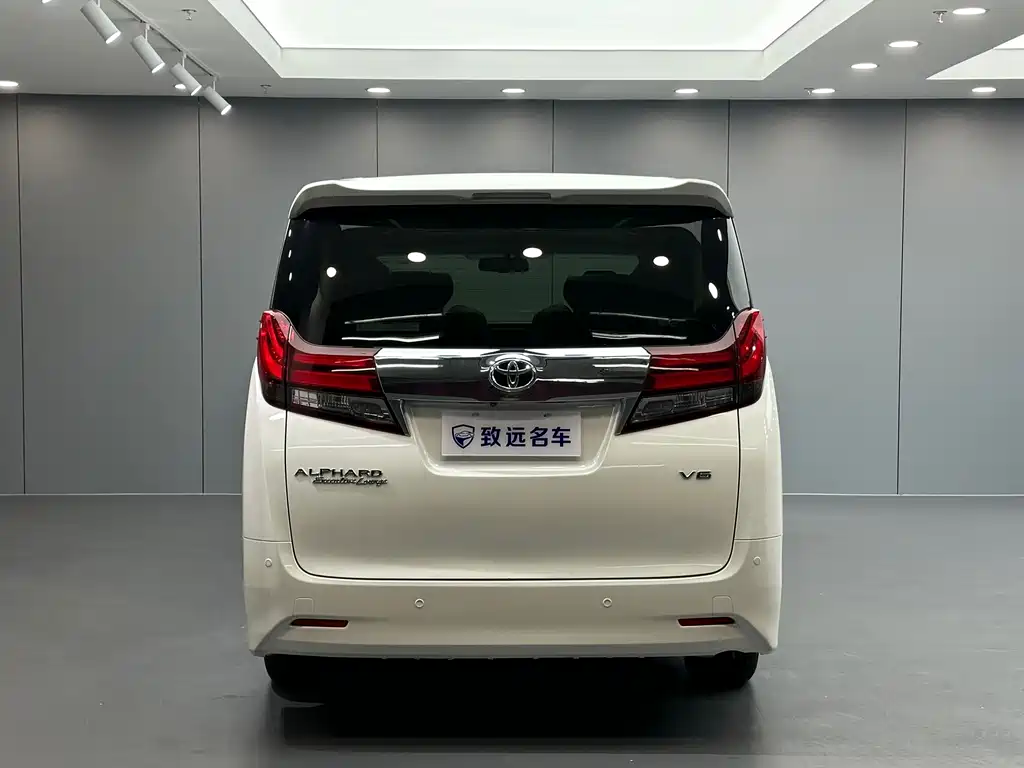 Toyota Alphard — фото 5