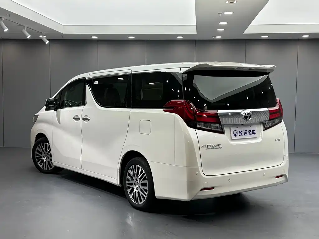 Toyota Alphard — фото 6