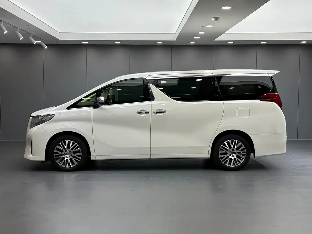 Toyota Alphard — фото 7