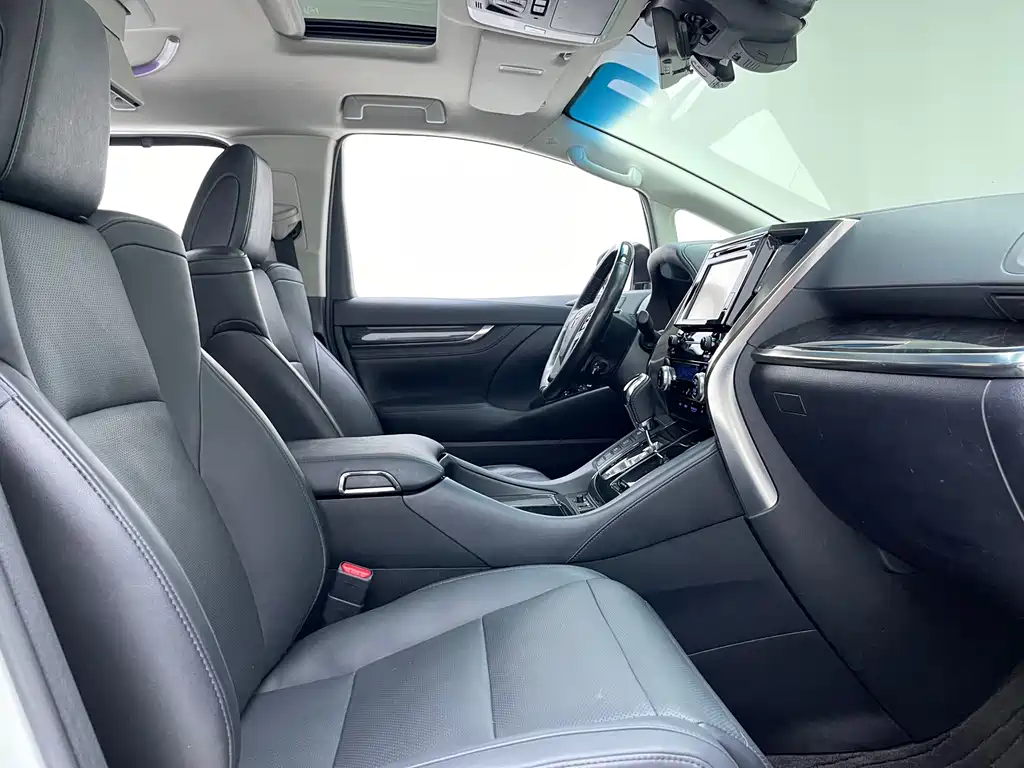 Toyota Vellfire — фото 5