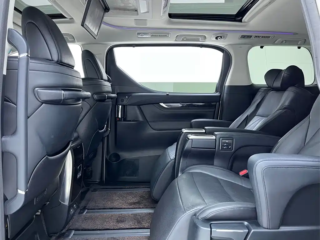 Toyota Vellfire — фото 6
