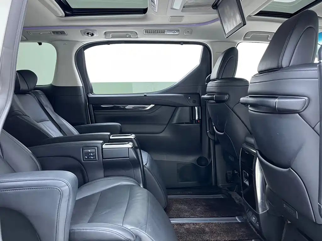 Toyota Vellfire — фото 7