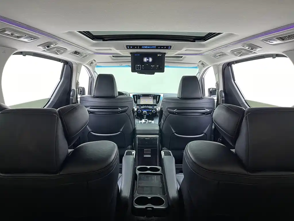 Toyota Vellfire — фото 10