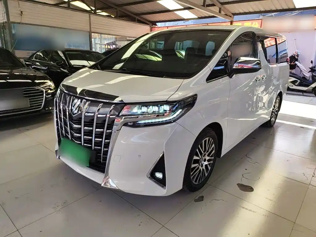 Toyota Alphard — фото 2