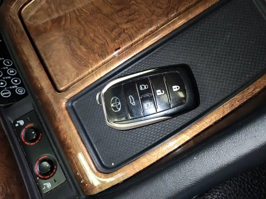 Toyota Alphard — фото 18