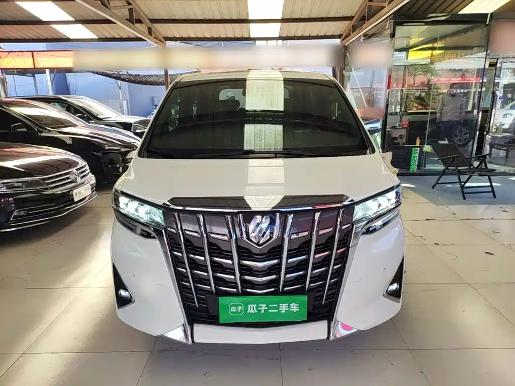 Toyota Alphard — фото 3