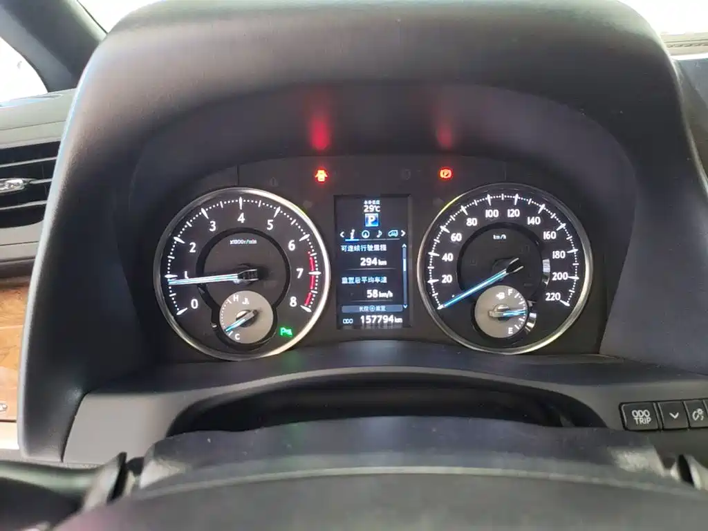 Toyota Alphard — фото 8