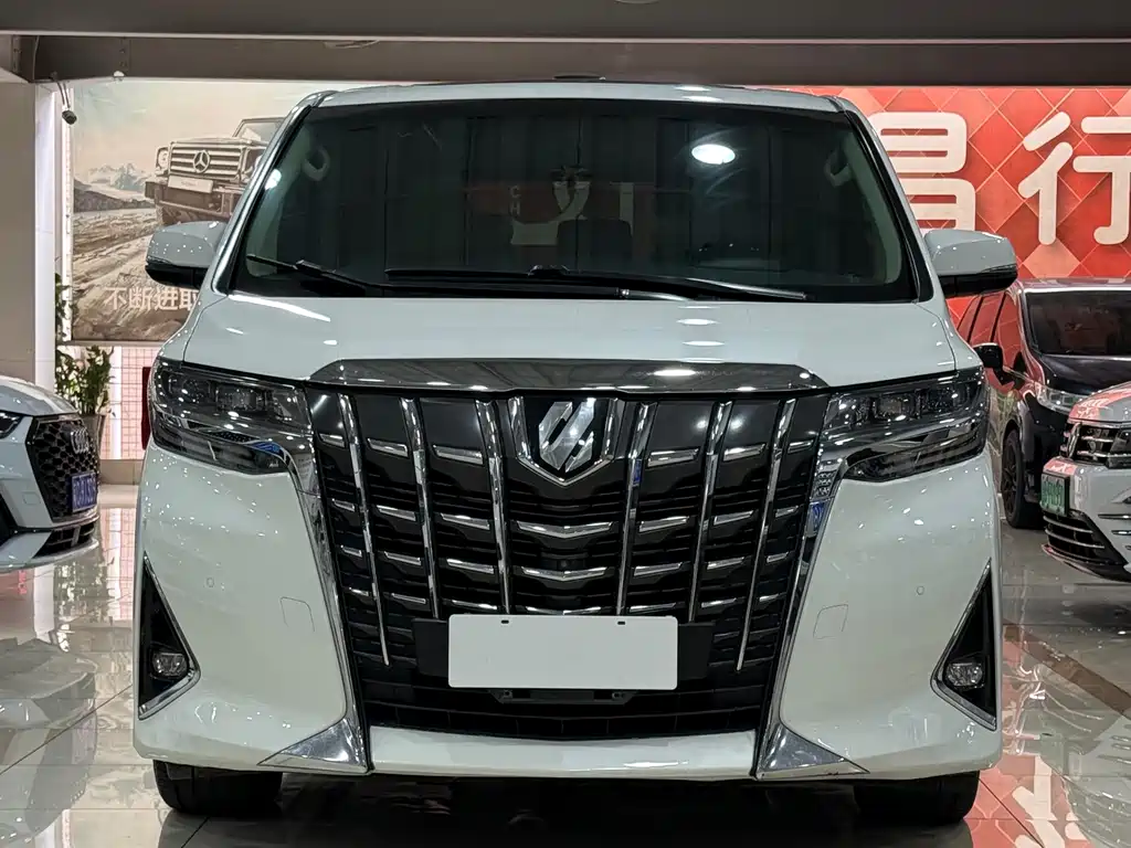 Toyota Alphard — фото 2