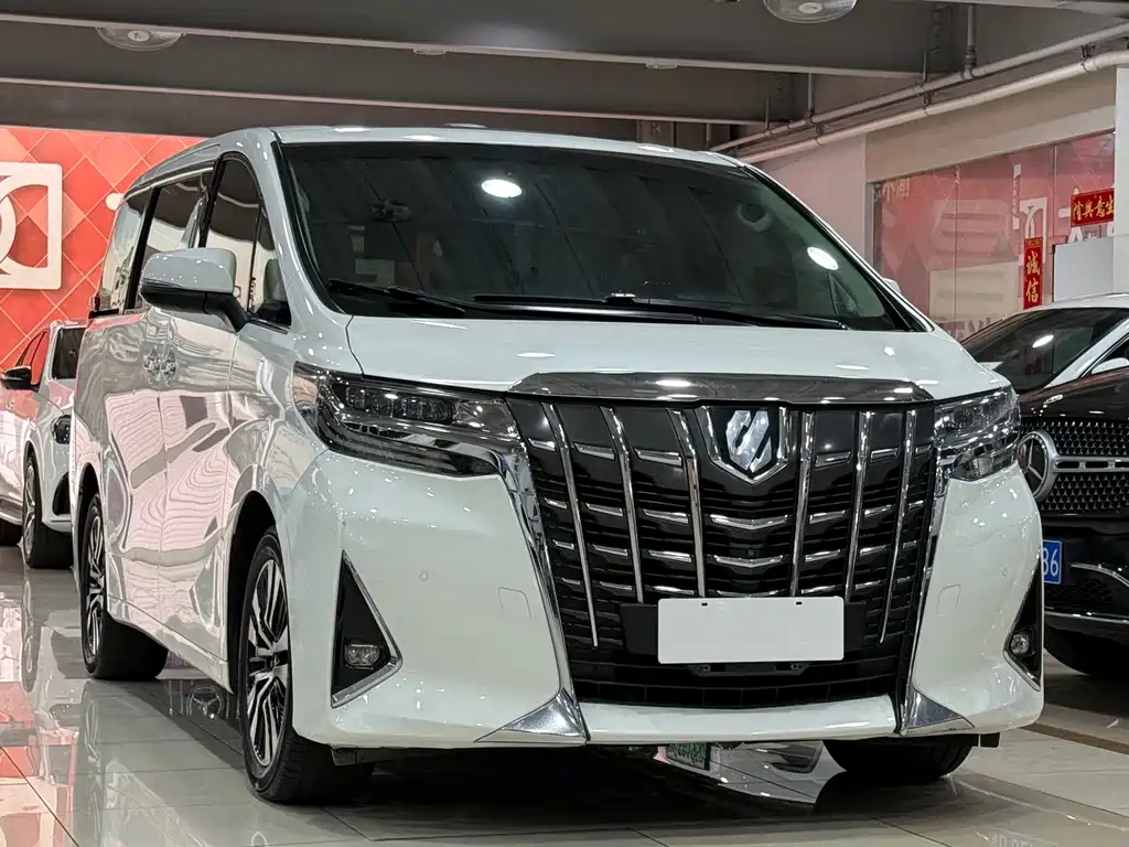 Toyota Alphard — фото 3