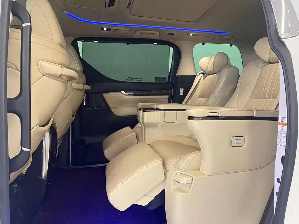 Toyota Vellfire — фото 8
