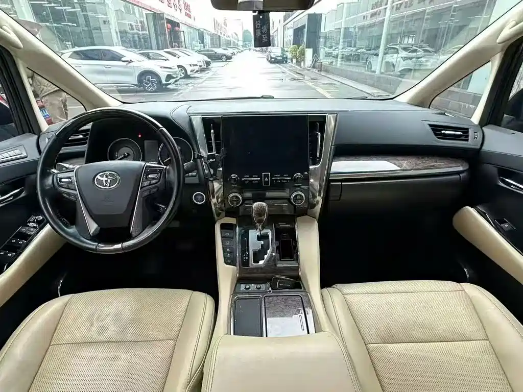 Toyota Vellfire — фото 4