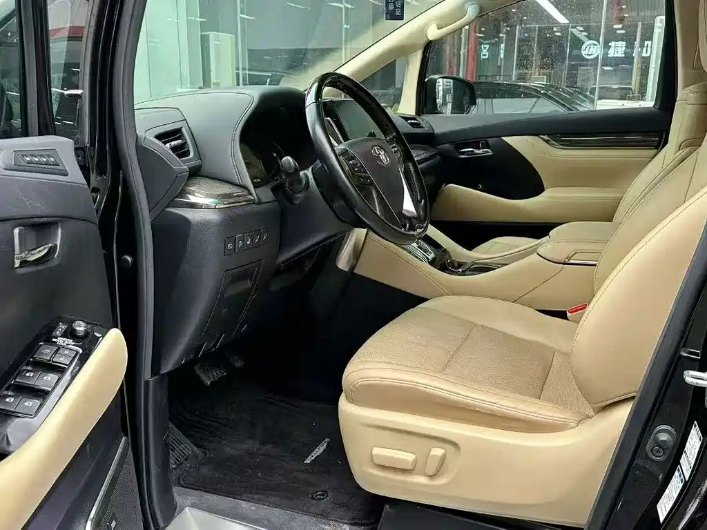 Toyota Vellfire — фото 5