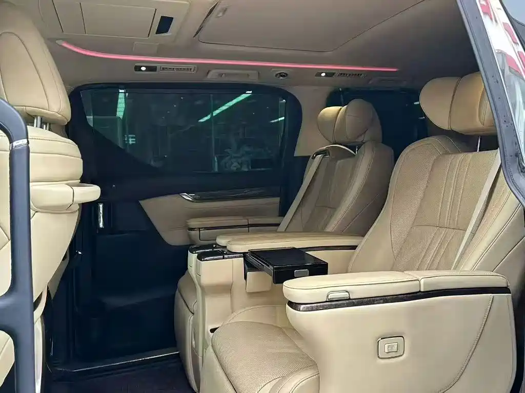 Toyota Vellfire — фото 6
