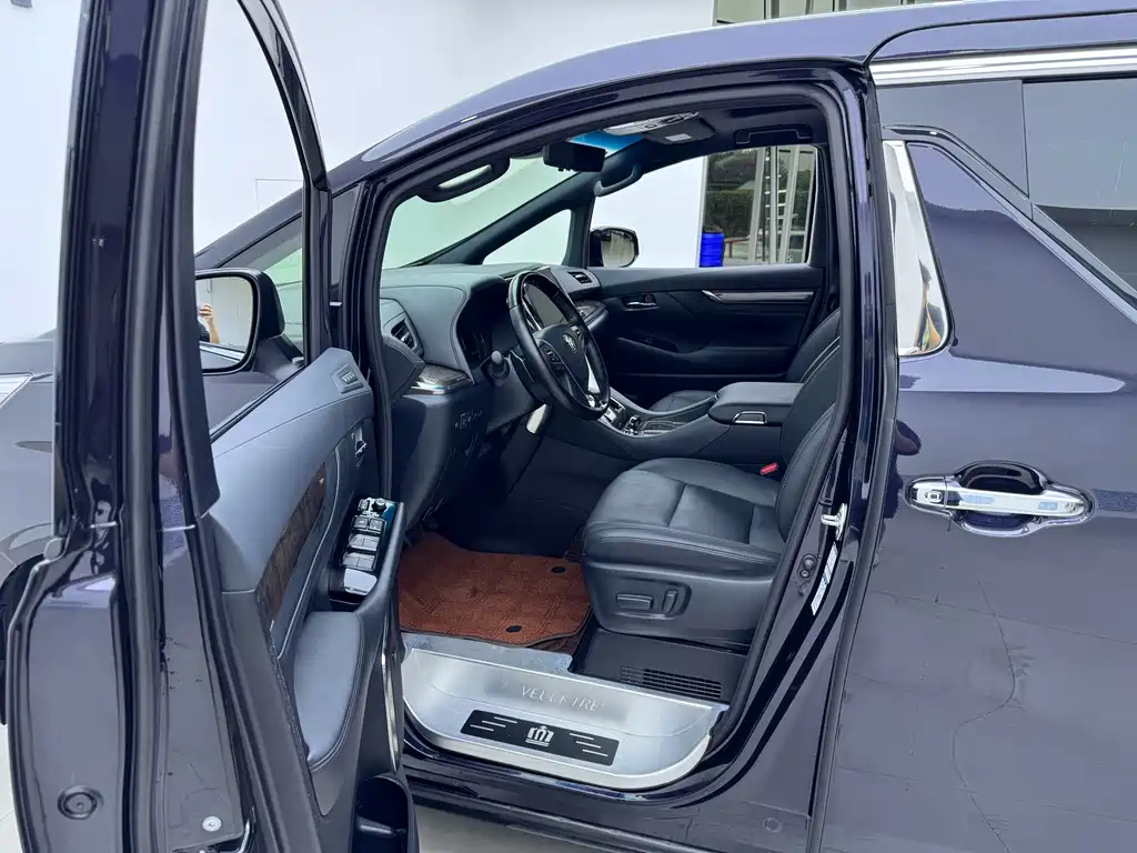 Toyota Vellfire — фото 7