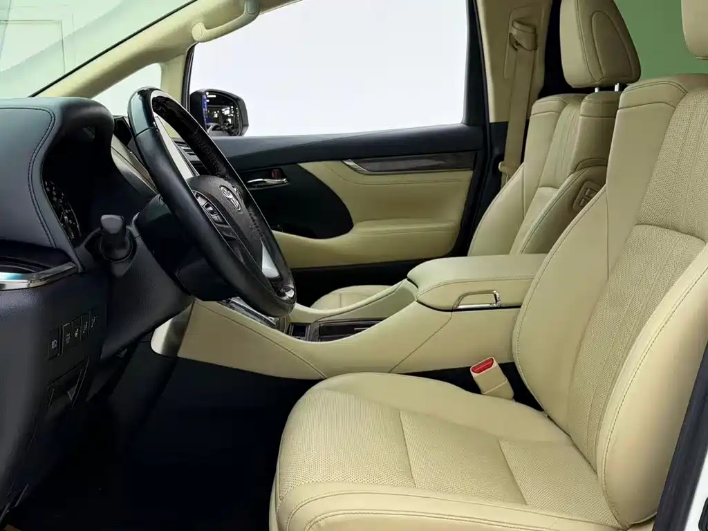 Toyota Alphard — фото 5