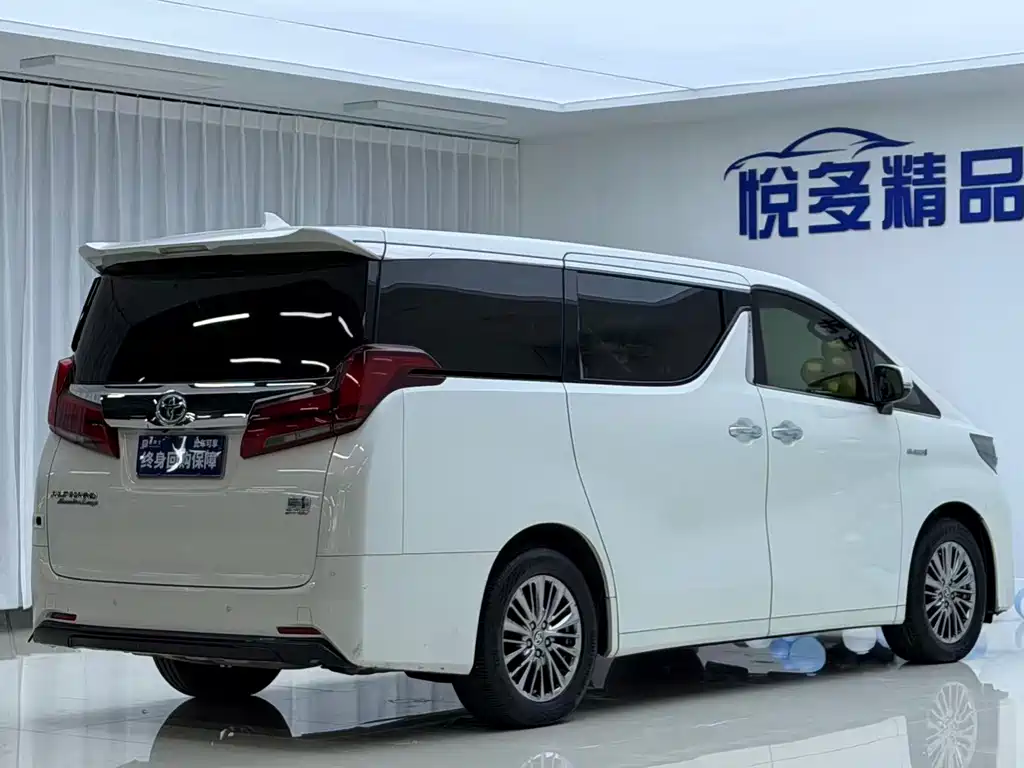 Toyota Alphard — фото 7