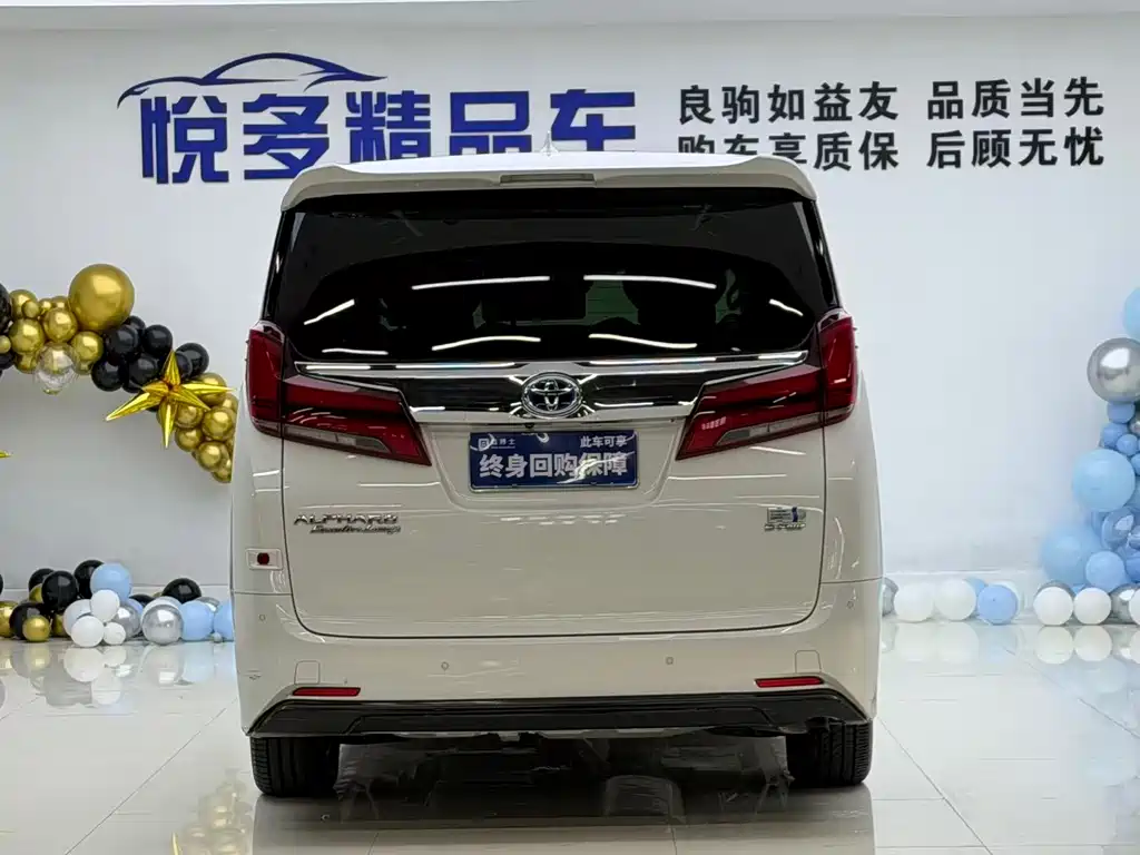 Toyota Alphard — фото 8
