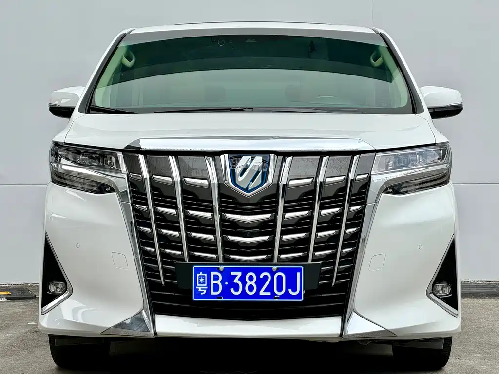 Toyota Alphard — фото 2