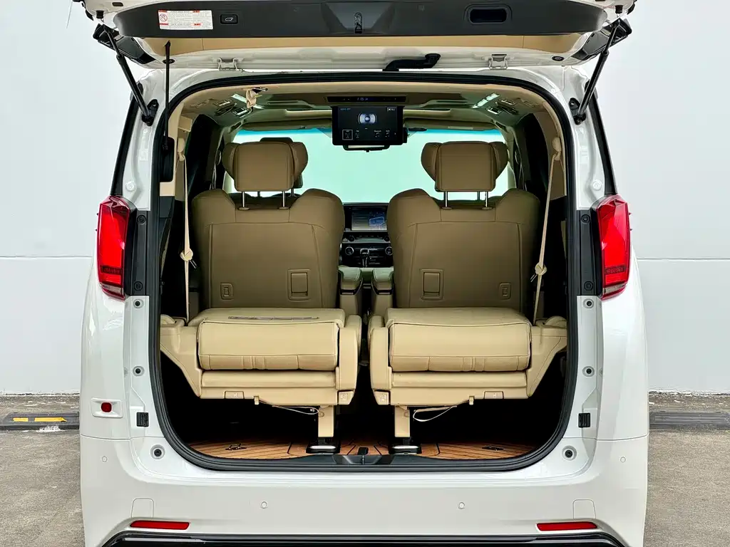 Toyota Alphard — фото 14