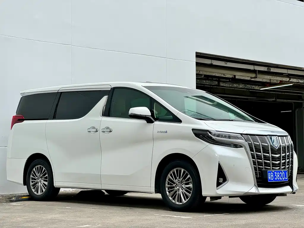 Toyota Alphard — фото 3