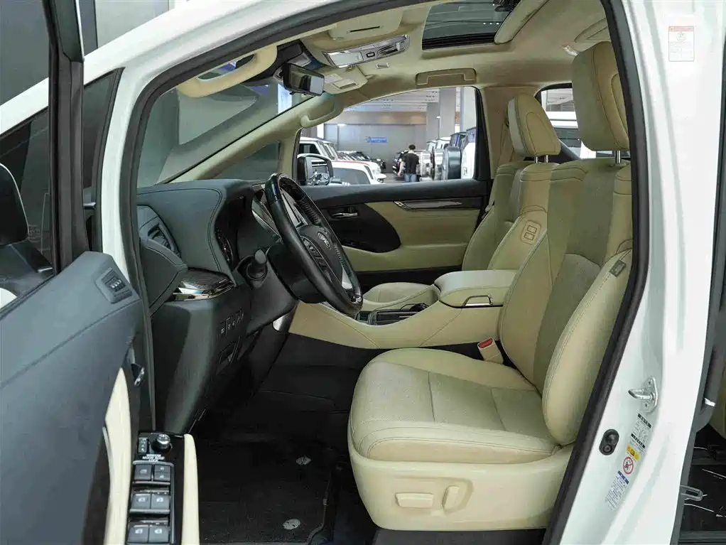 Toyota Vellfire — фото 11