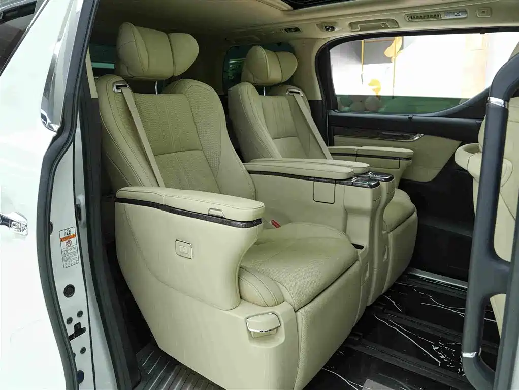 Toyota Vellfire — фото 13