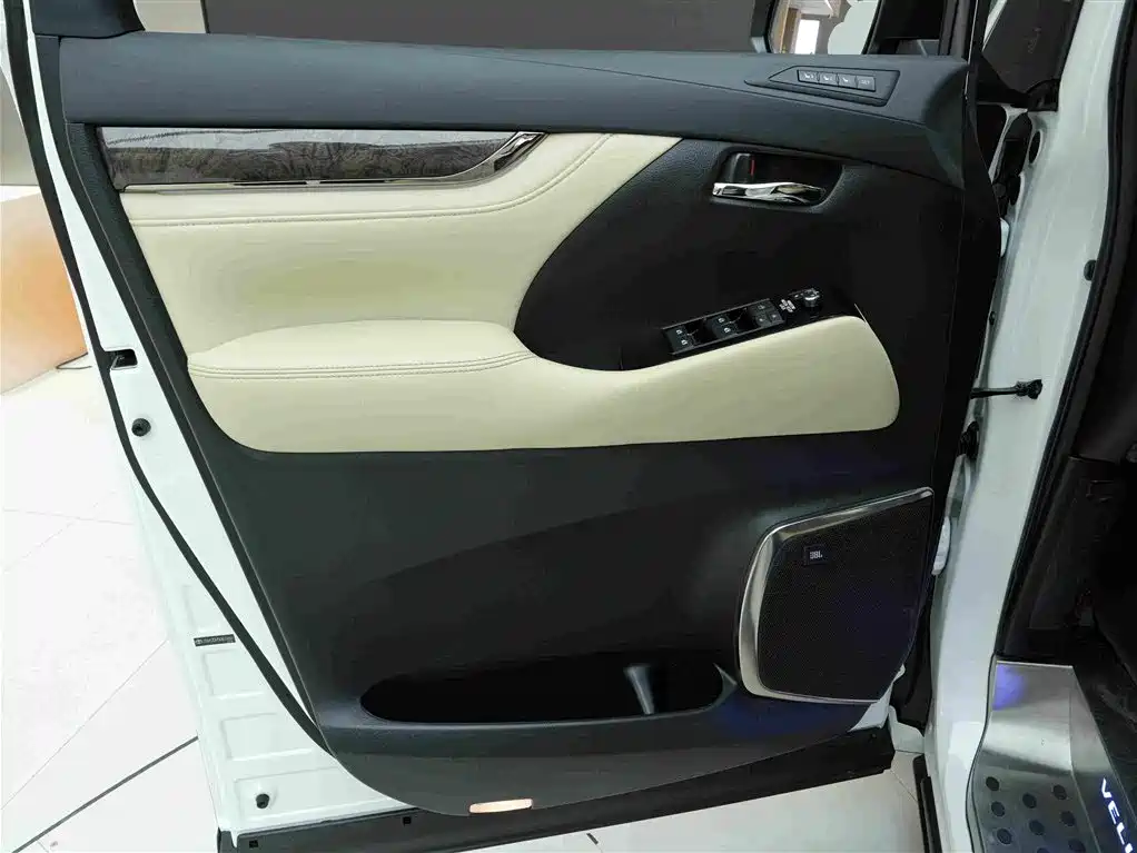 Toyota Vellfire — фото 16