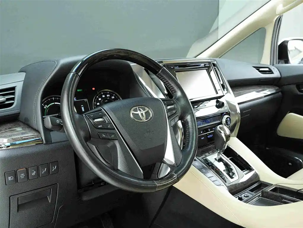 Toyota Vellfire — фото 7
