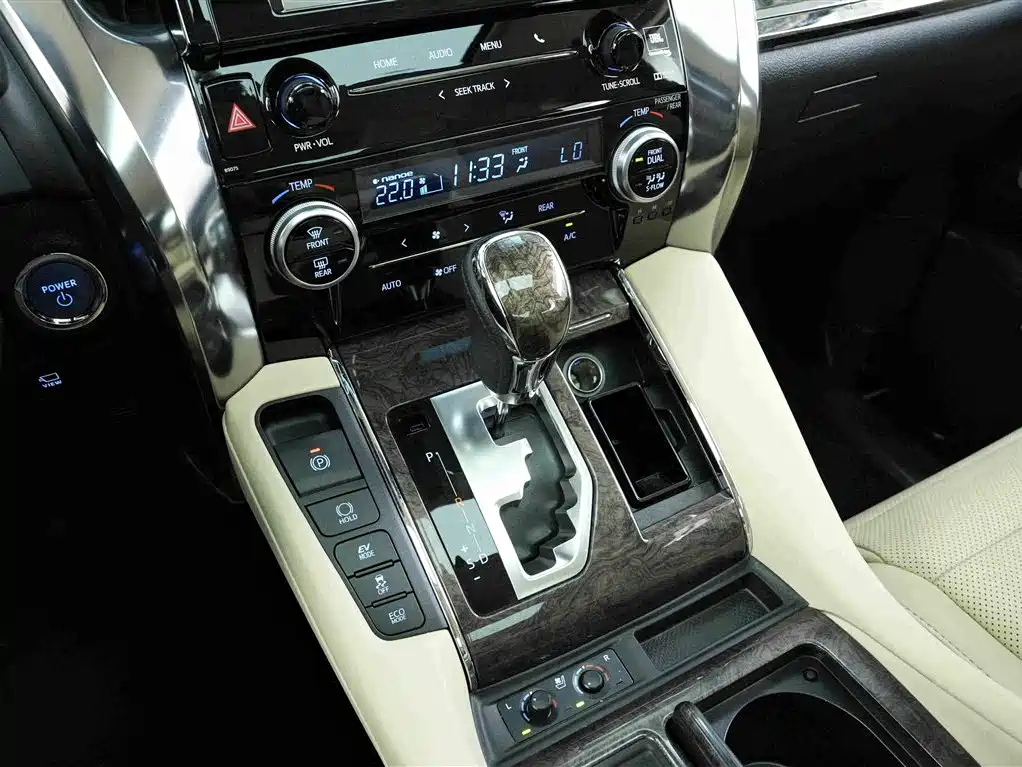 Toyota Vellfire — фото 10