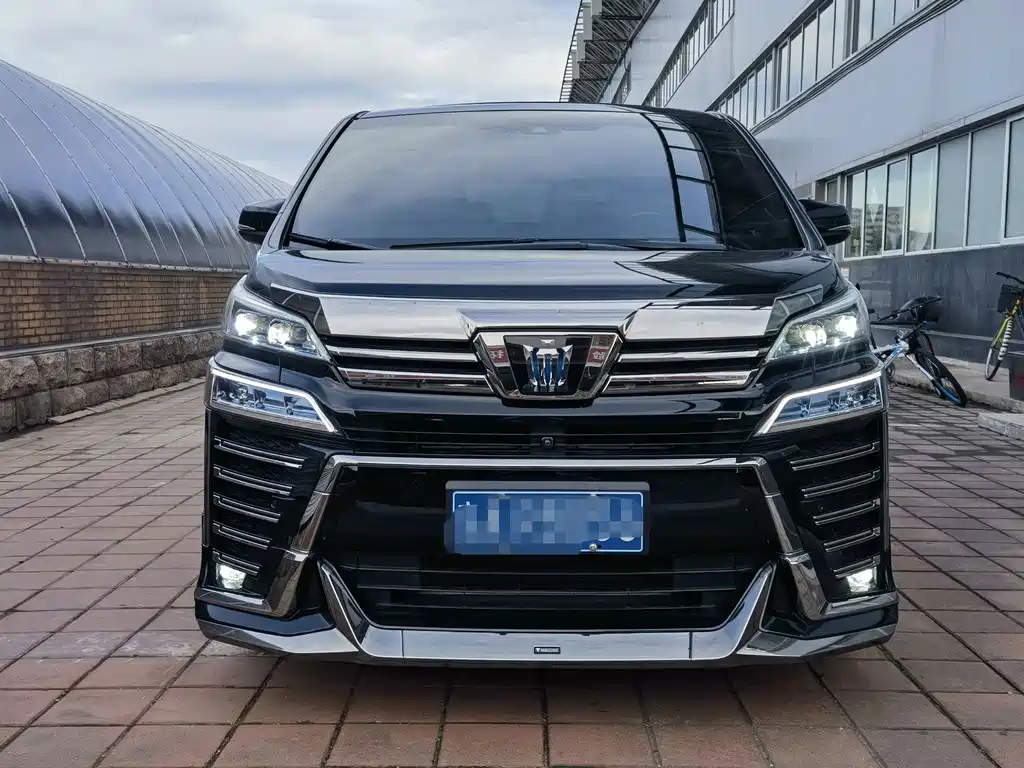 Toyota Vellfire — фото 2