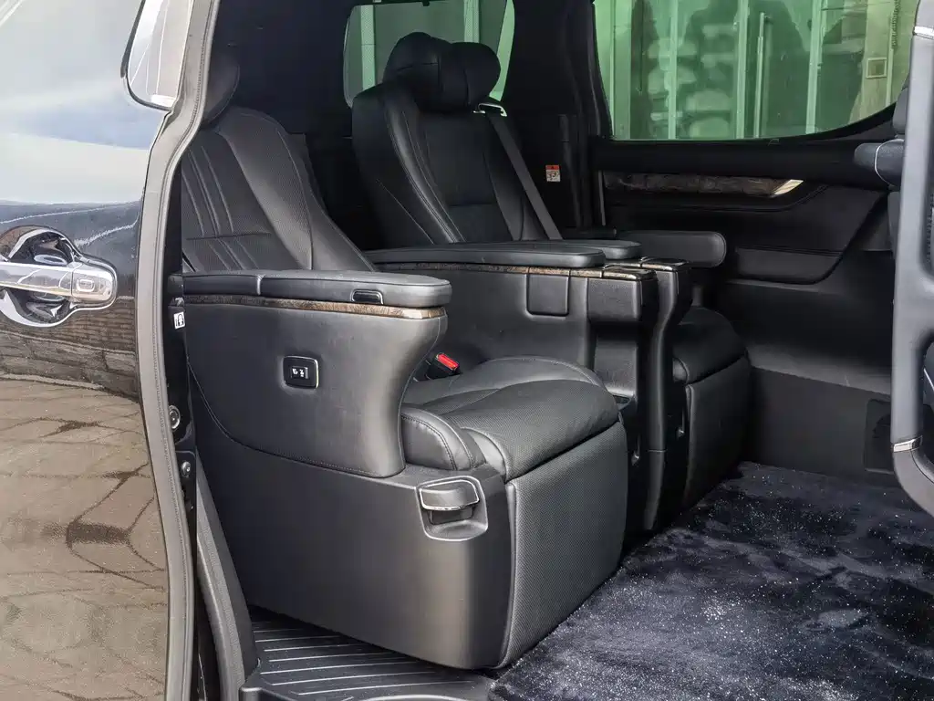 Toyota Vellfire — фото 11