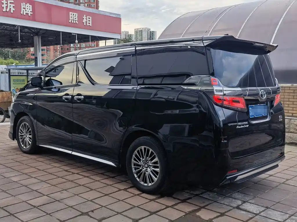 Toyota Vellfire — фото 13