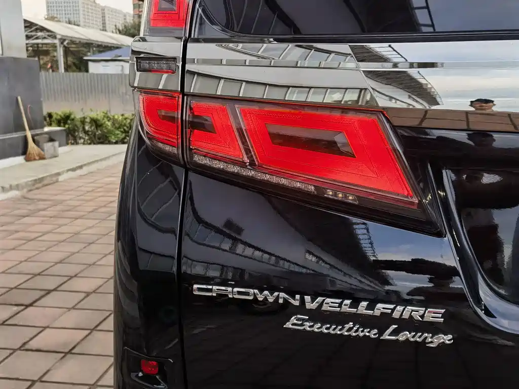 Toyota Vellfire — фото 17