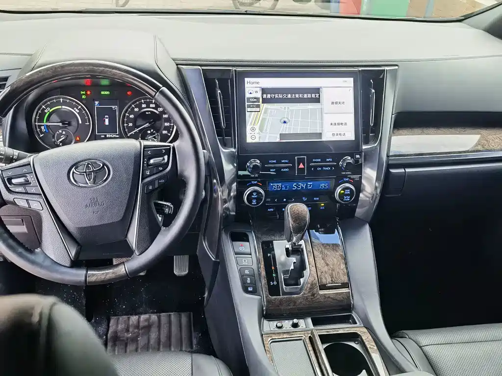 Toyota Vellfire — фото 7