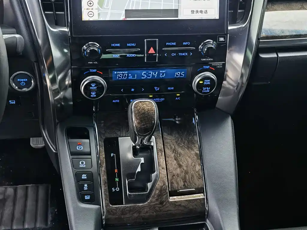 Toyota Vellfire — фото 8