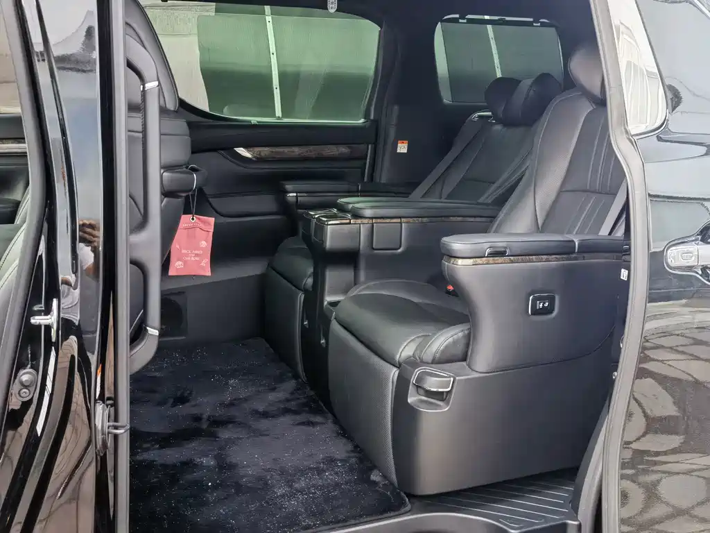 Toyota Vellfire — фото 9