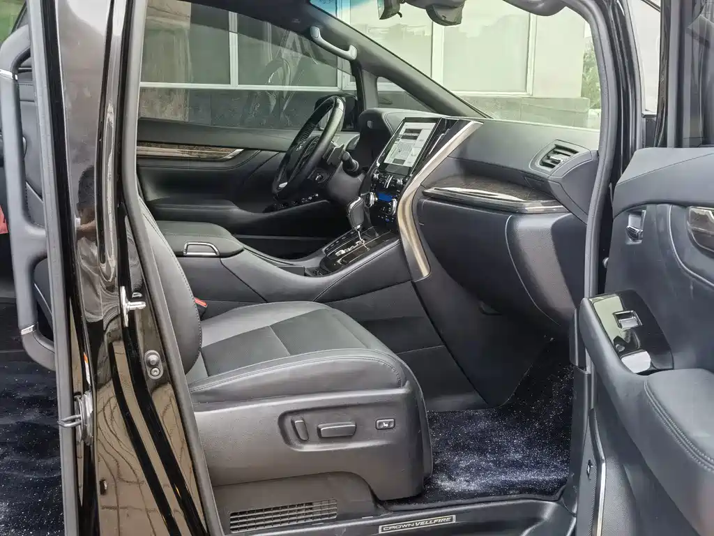 Toyota Vellfire — фото 10