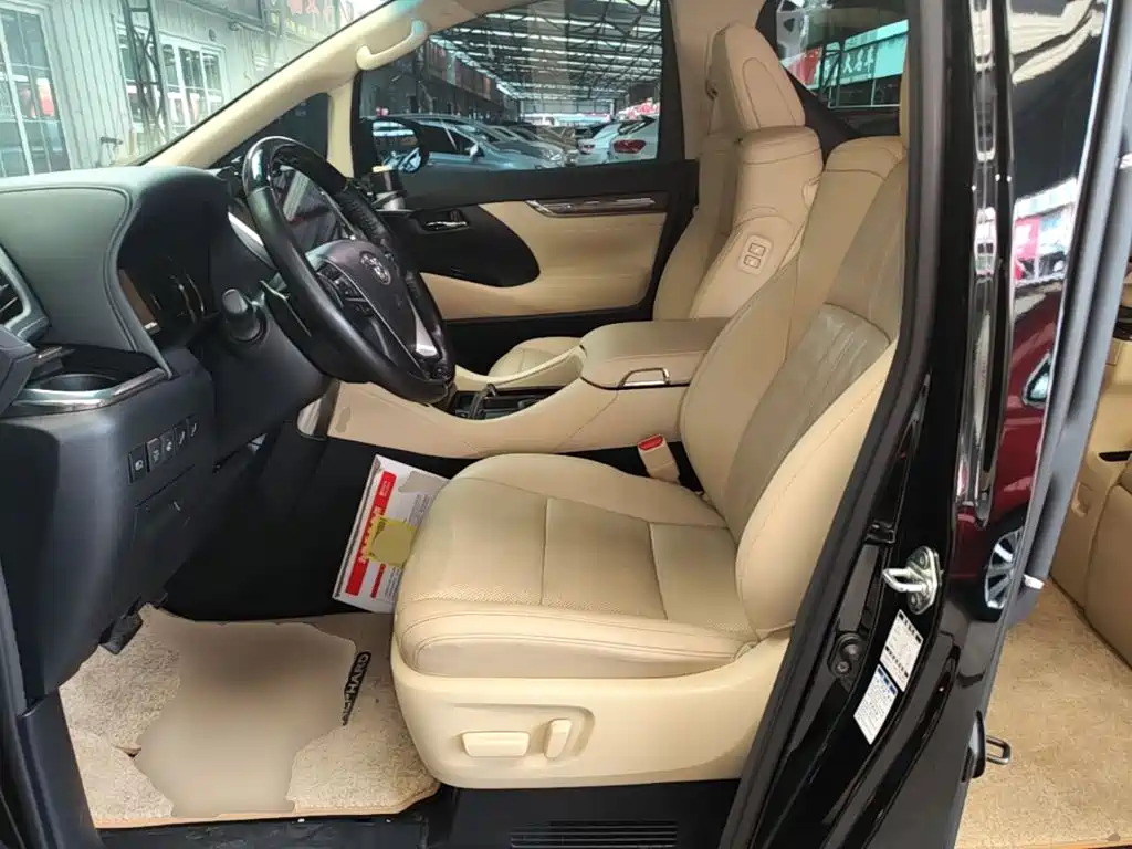 Toyota Alphard — фото 15