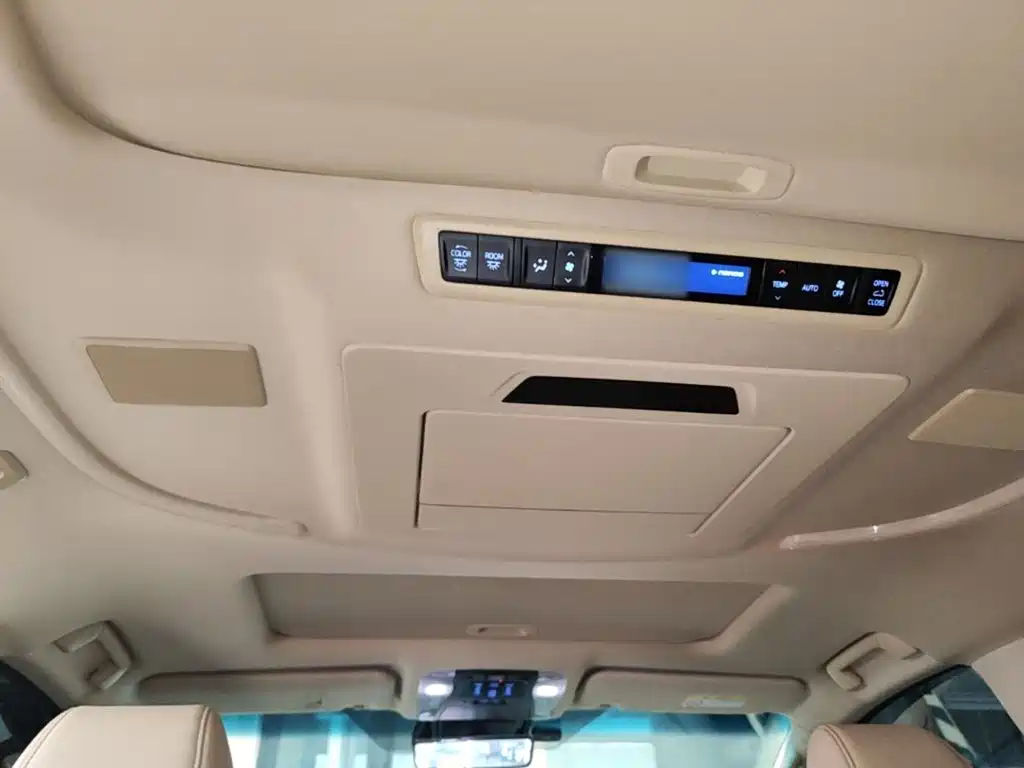 Toyota Alphard — фото 18