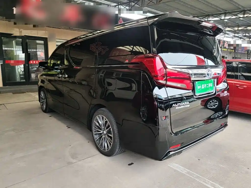 Toyota Alphard — фото 5