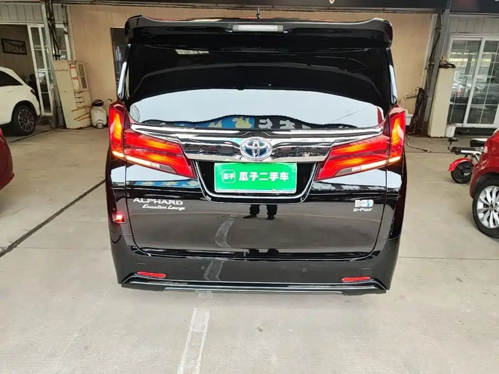 Toyota Alphard — фото 6