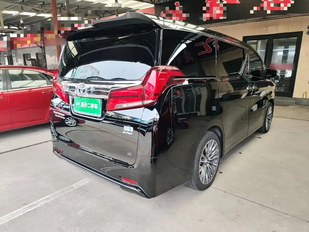 Toyota Alphard — фото 7