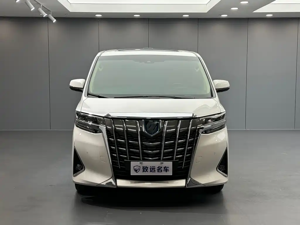 Toyota Alphard — фото 2
