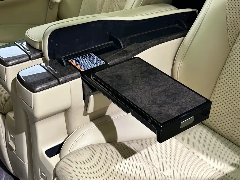 Toyota Alphard — фото 19