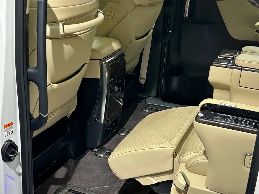 Toyota Alphard — фото 20