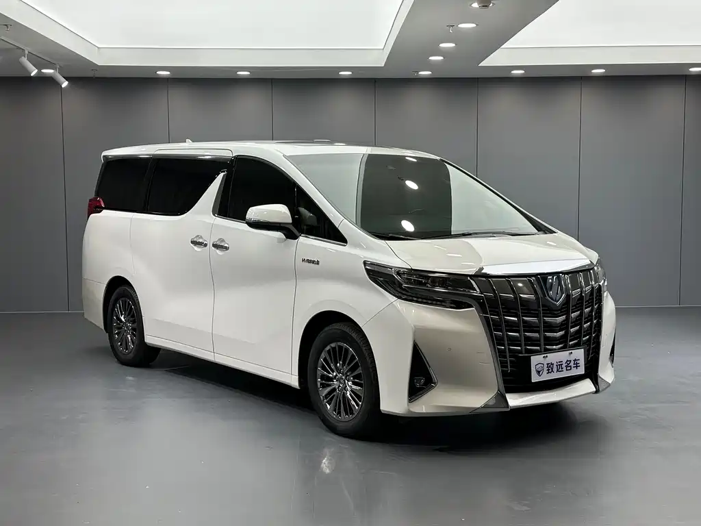 Toyota Alphard — фото 3