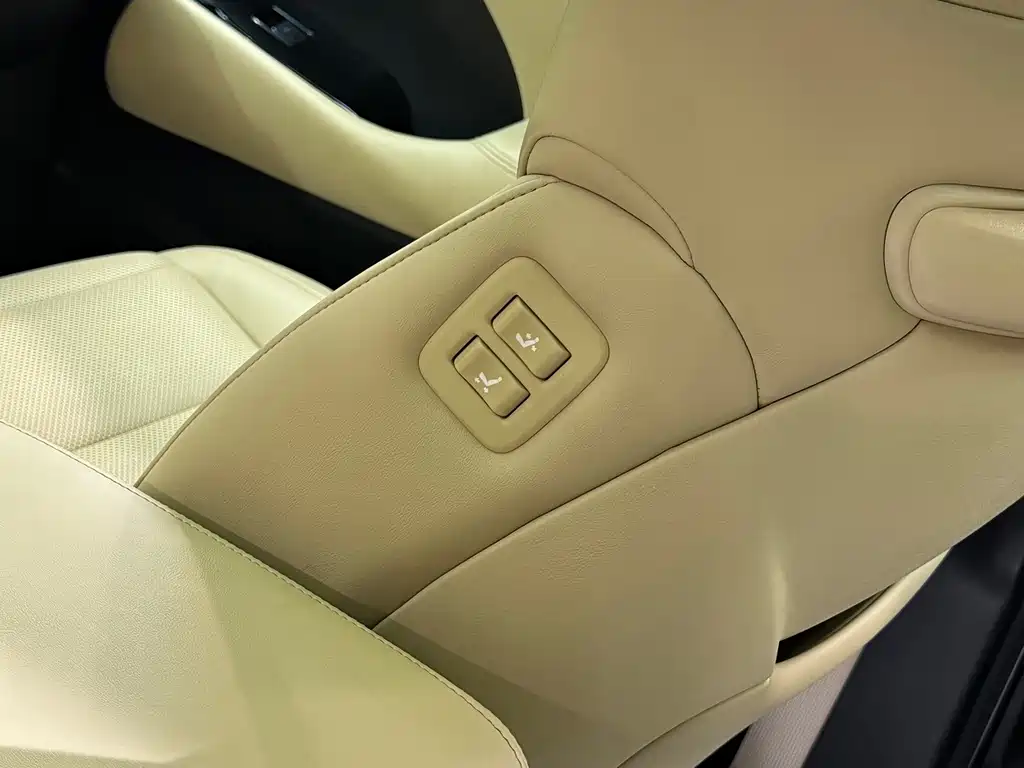 Toyota Alphard — фото 21