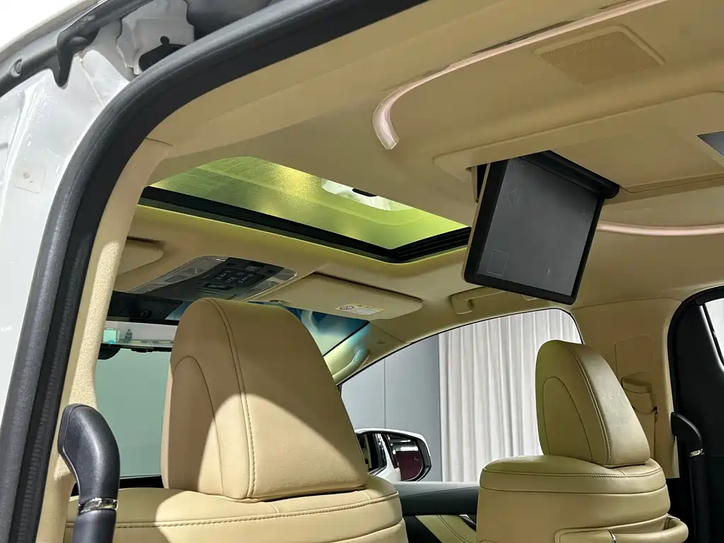 Toyota Alphard — фото 22